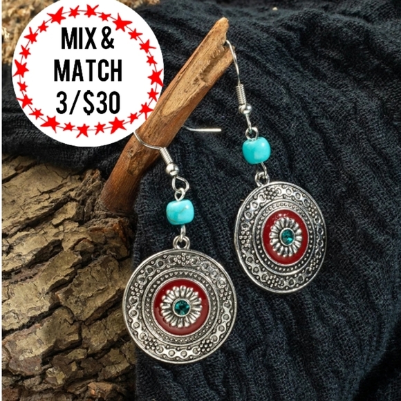 Fashion Jewelry Jewelry - 🔹️Medallion Silvertone Earrings w/ Turquoise